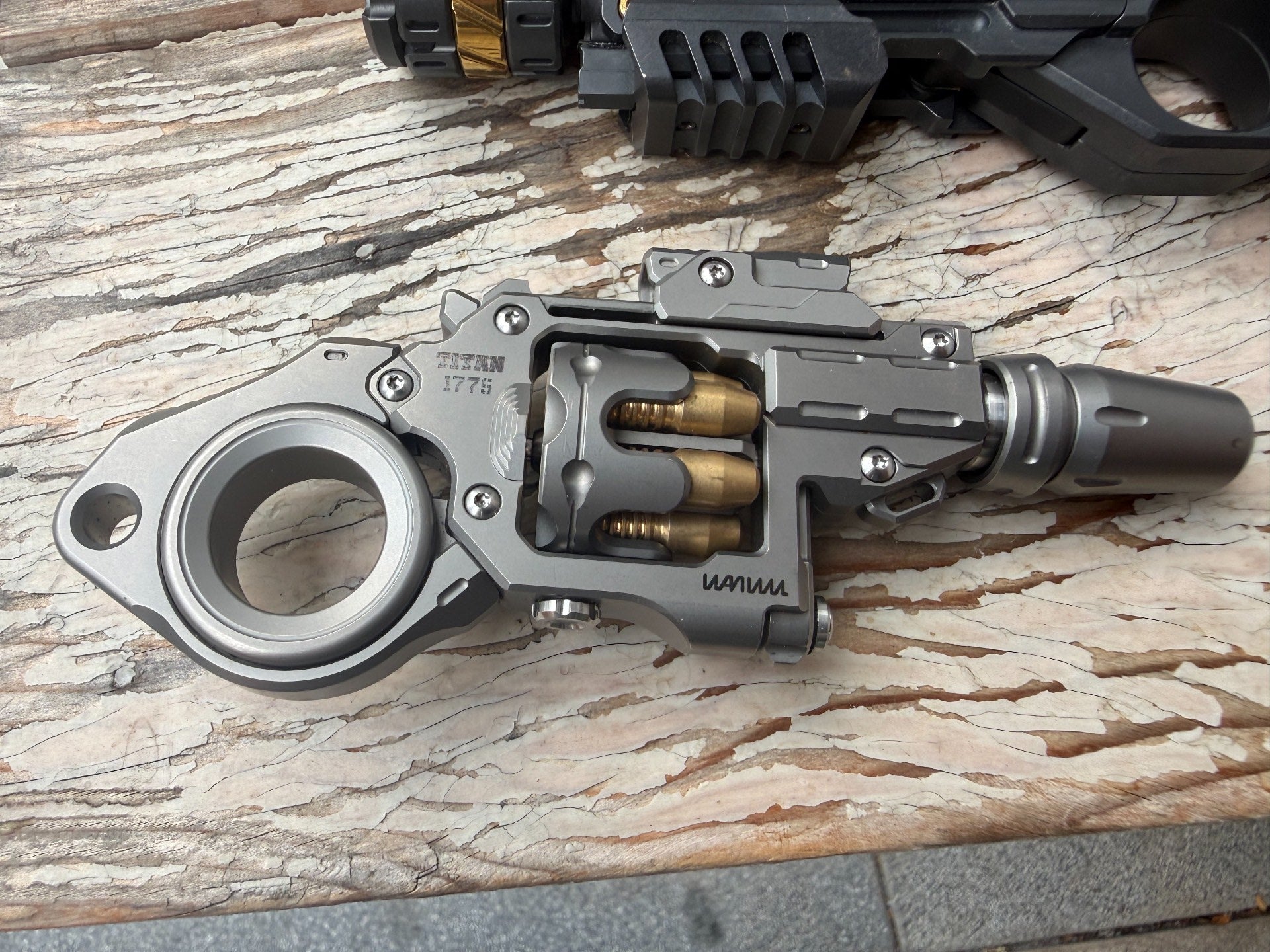 Breaker Titanium