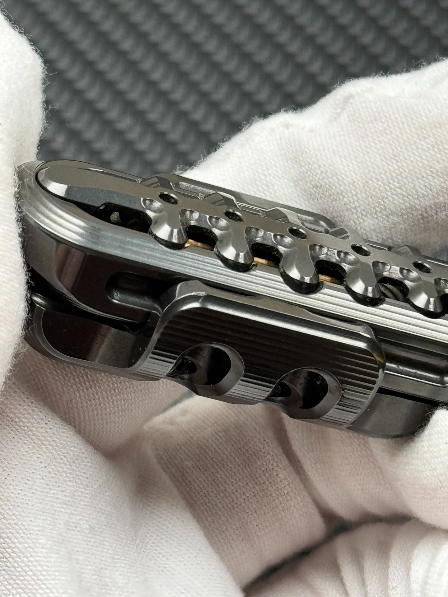 EXOSKELETON Zirconium Mokuti