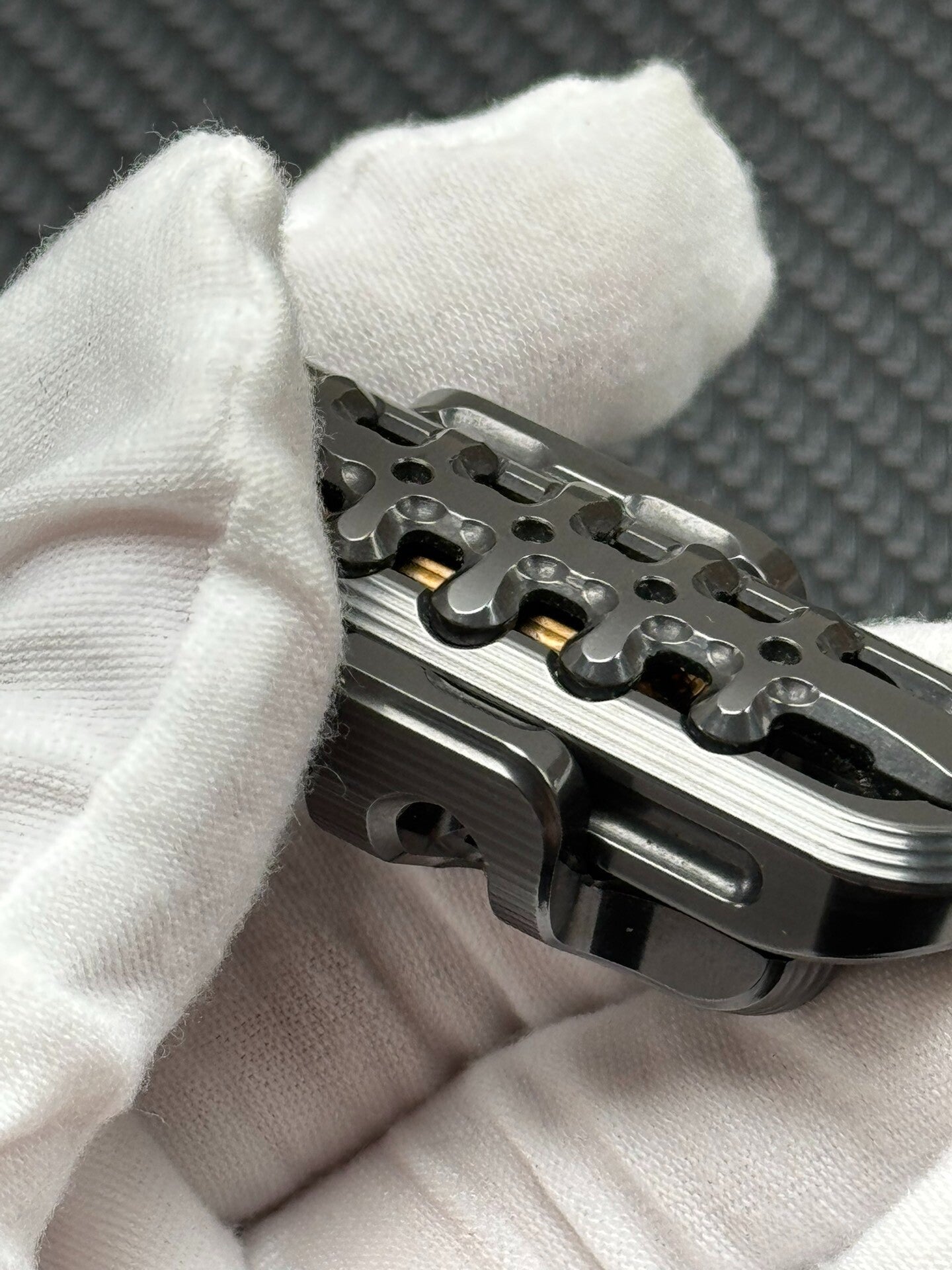 EXOSKELETON Zirconium Mokuti