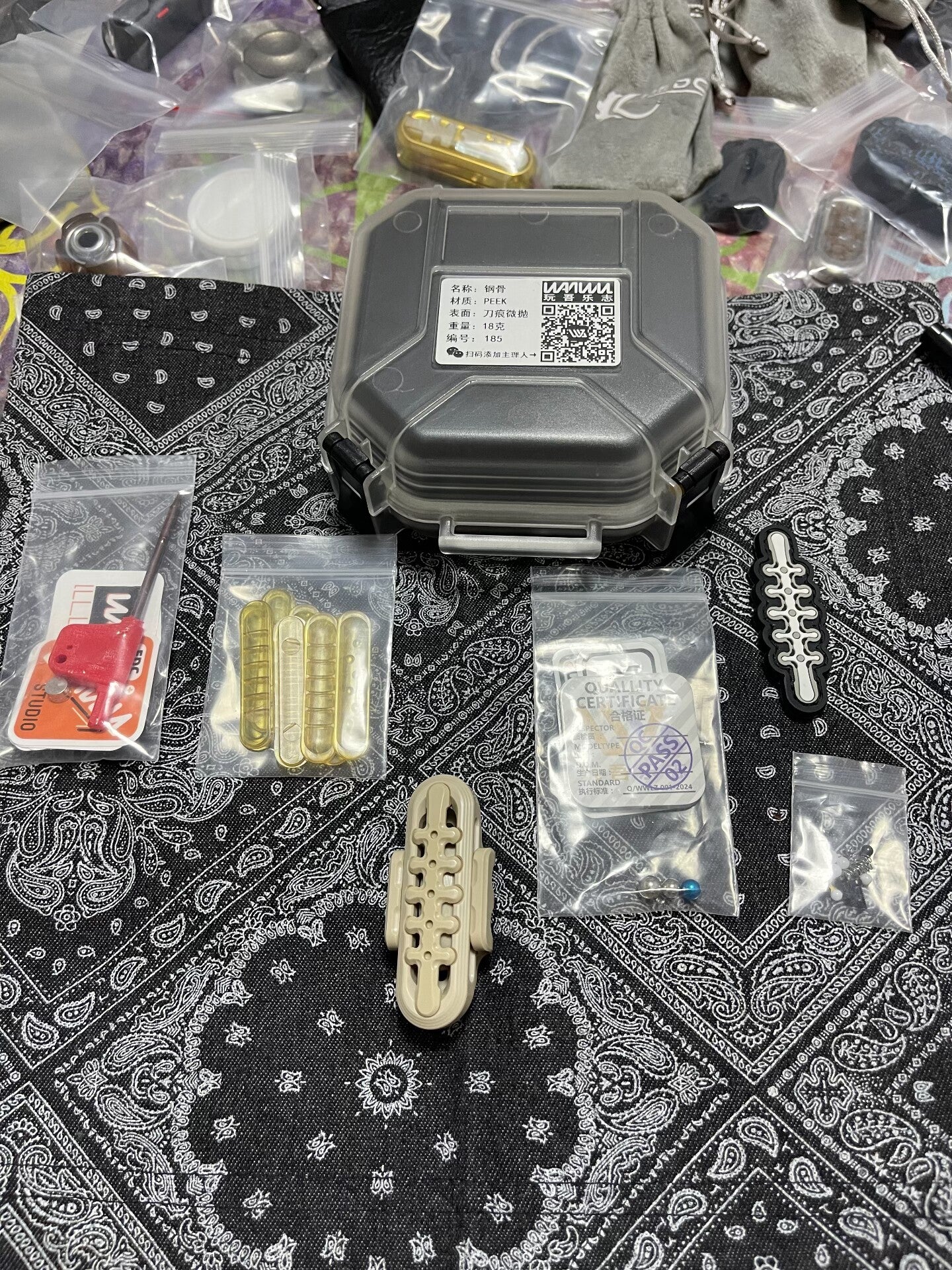 EXOSKELETON PEEK