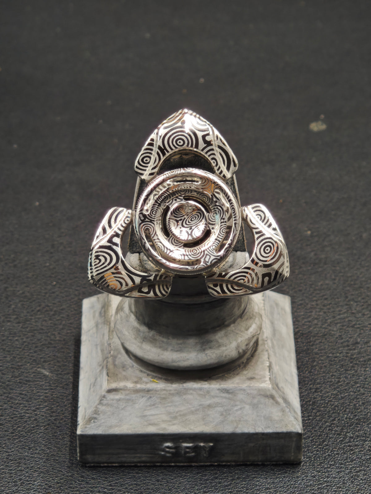 Toothless Mini Pearl White Damasteel