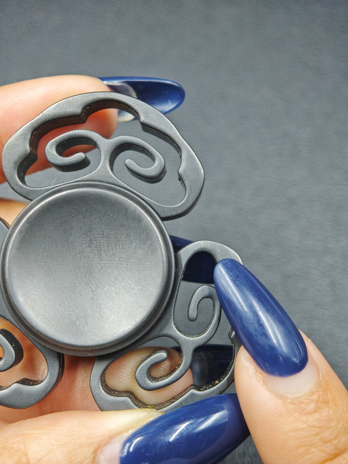 Yungong Xunyin Zirconium