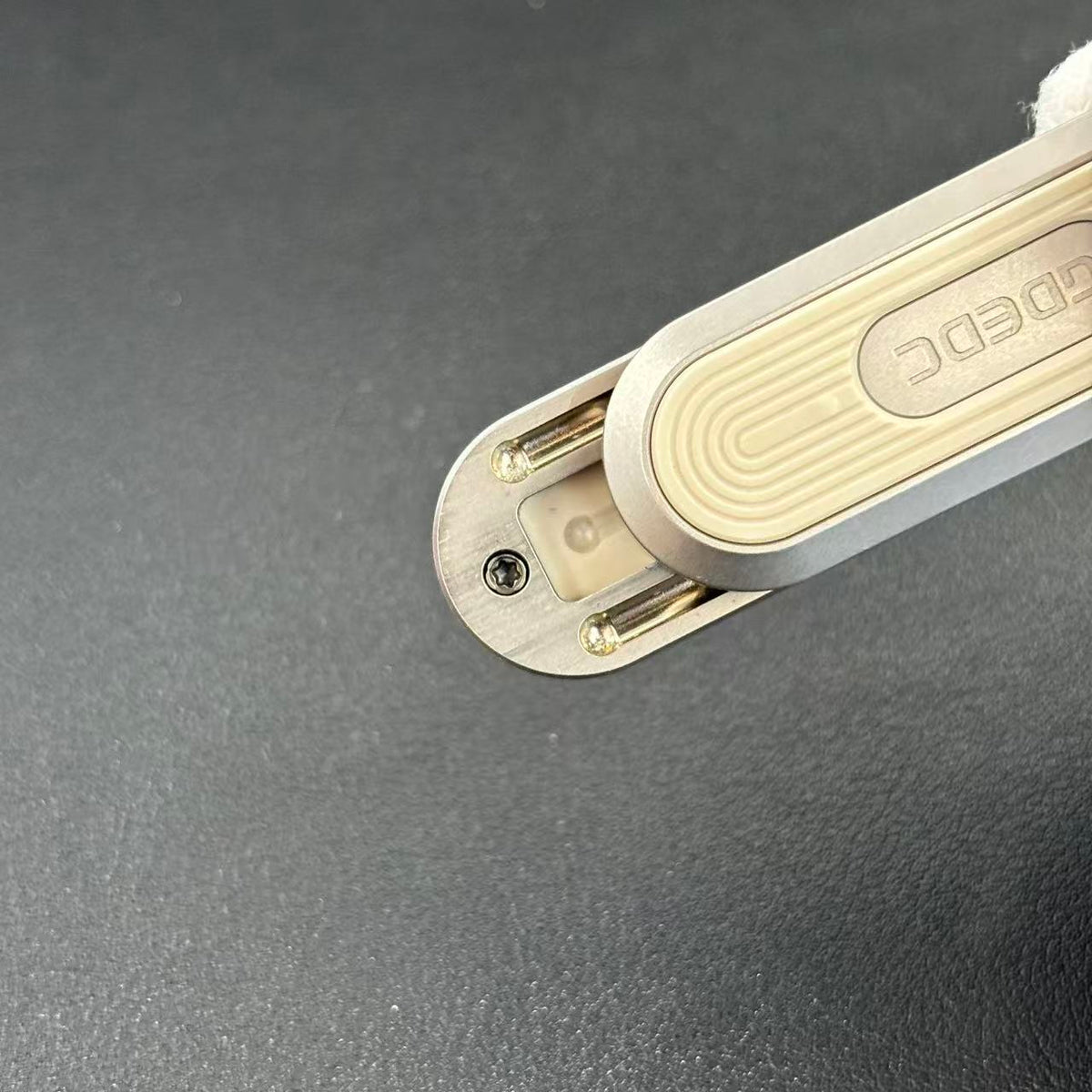 Pipa Plate Titanium