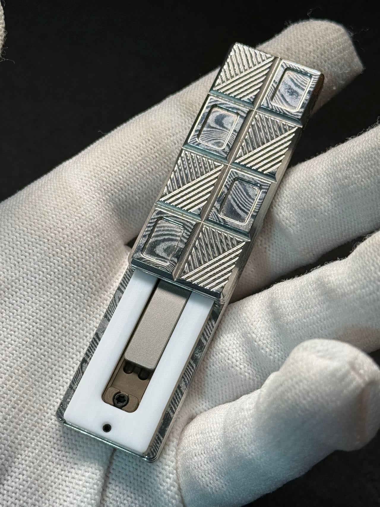 Ultra Thin Wafer Damasteel