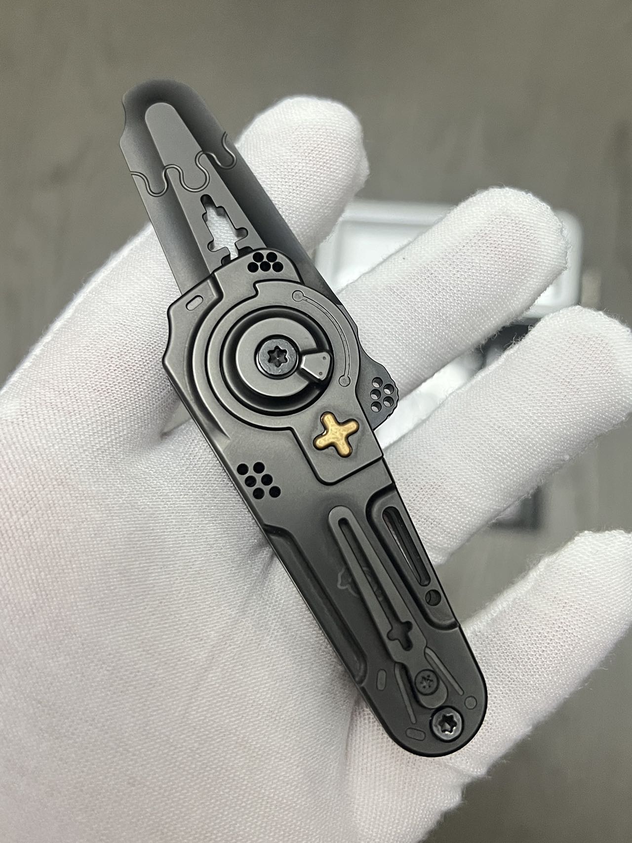 Dimension Slash Pry Bar Titanium Limited Edition