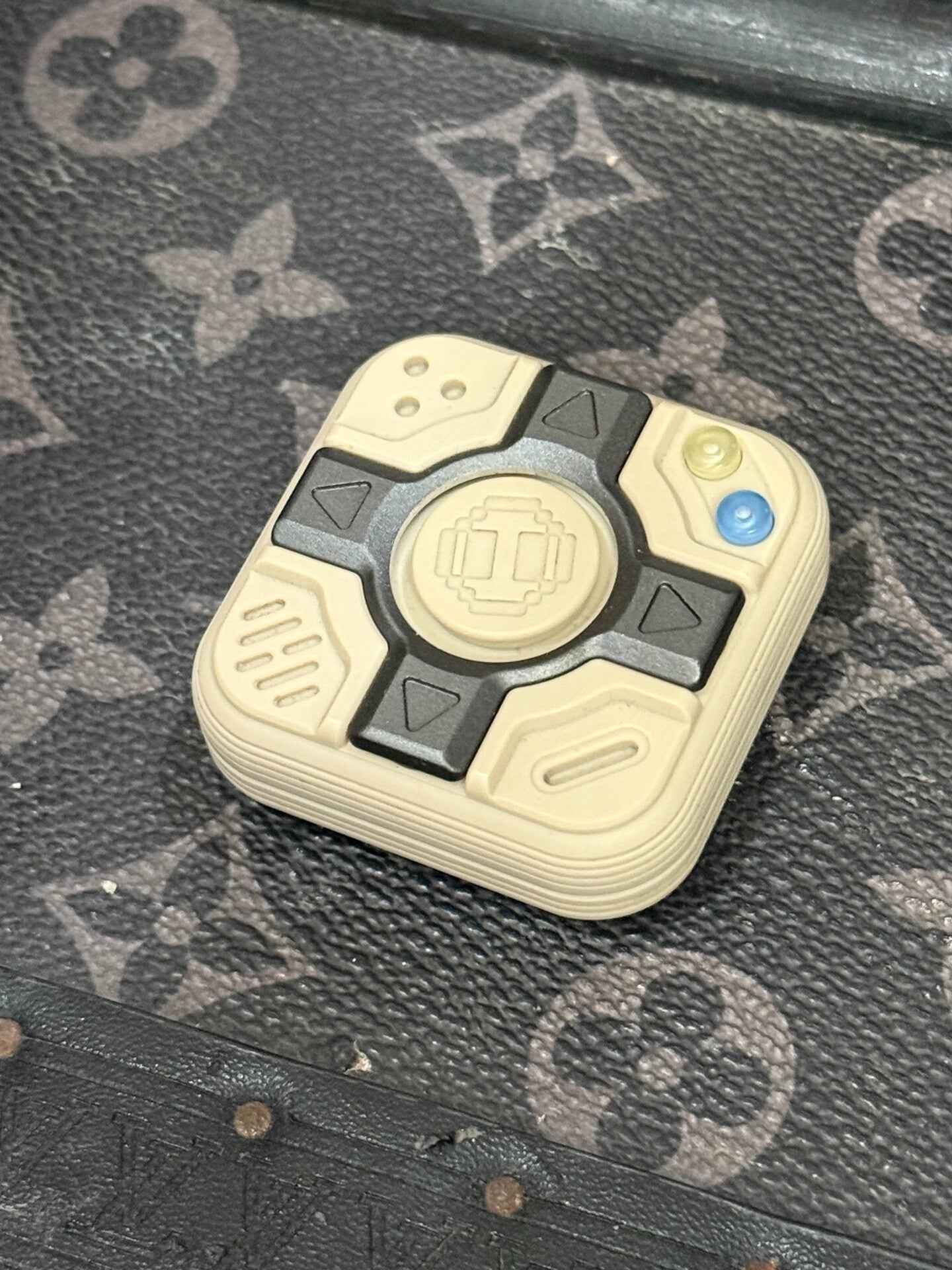 P-CUBE PEEK