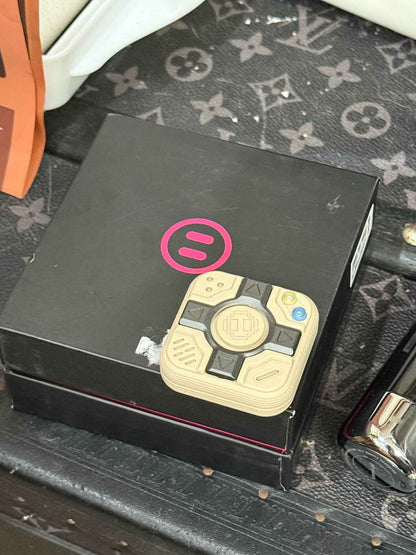P-CUBE PEEK