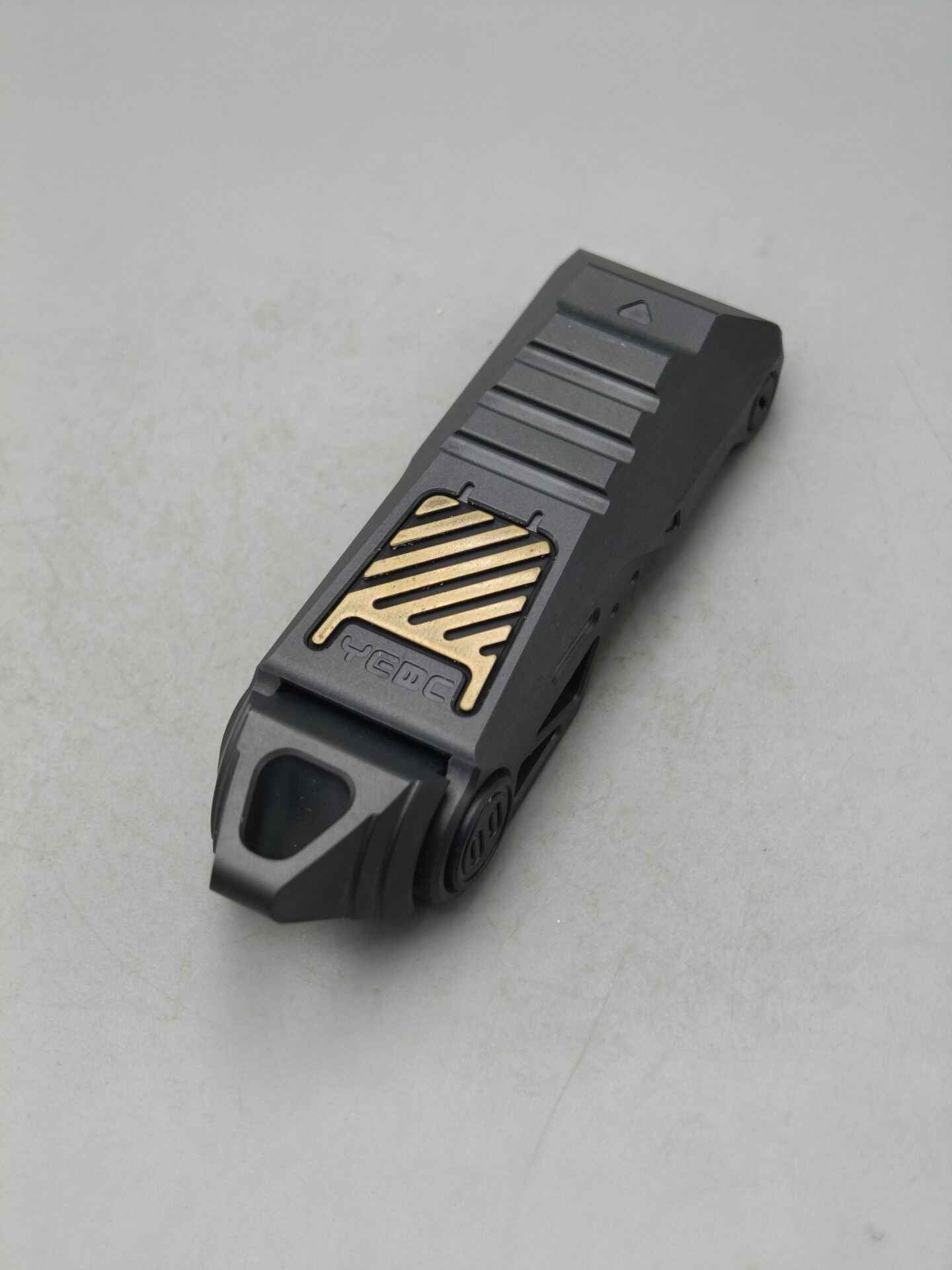 Razor Zirconium