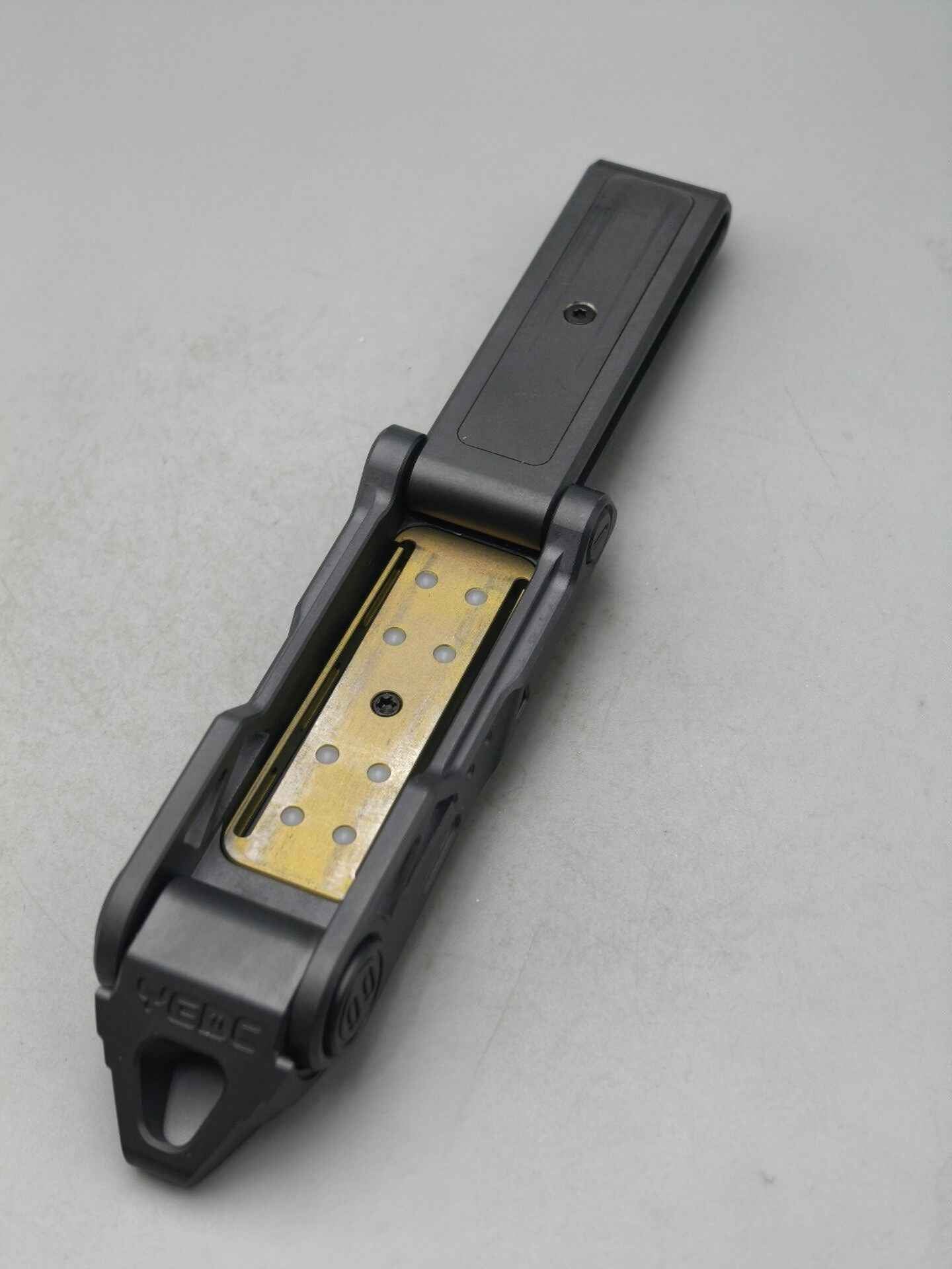Razor Zirconium