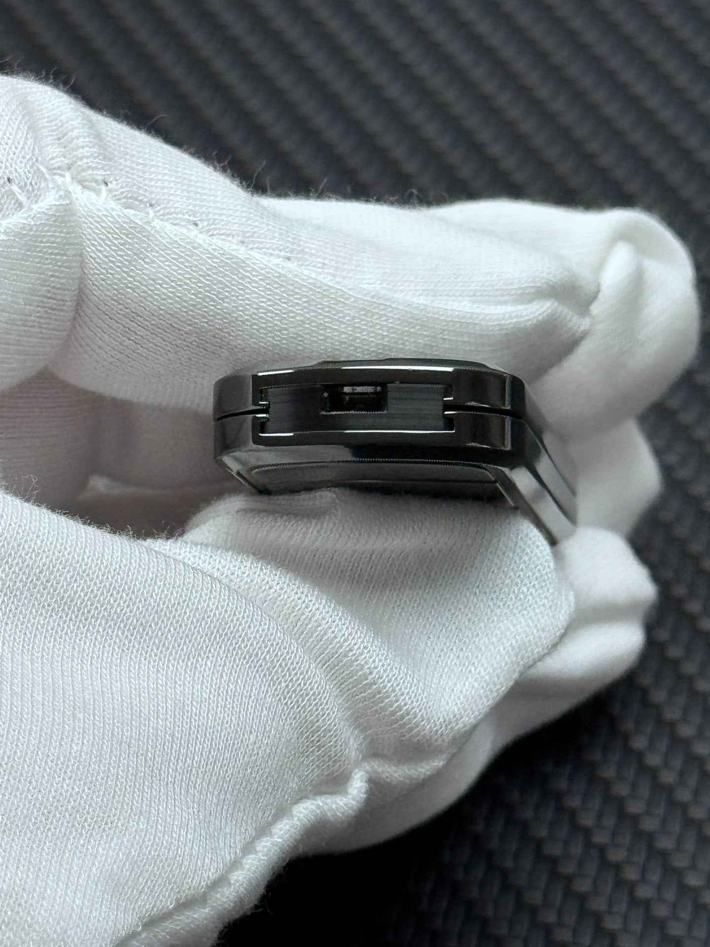 Ji Li Zirconium