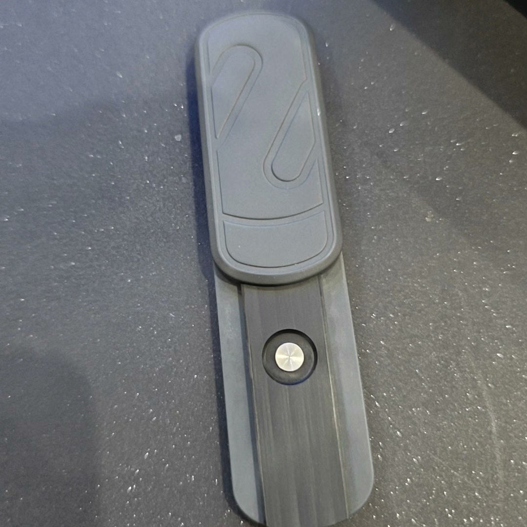 Ji Li Zirconium