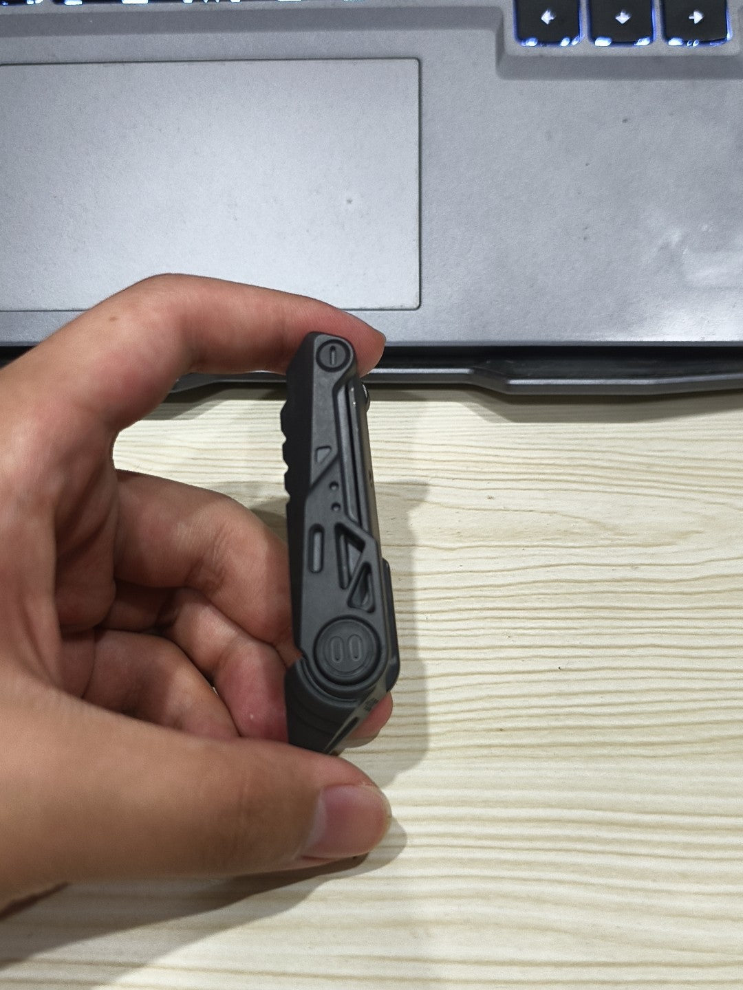 Razor Zirconium