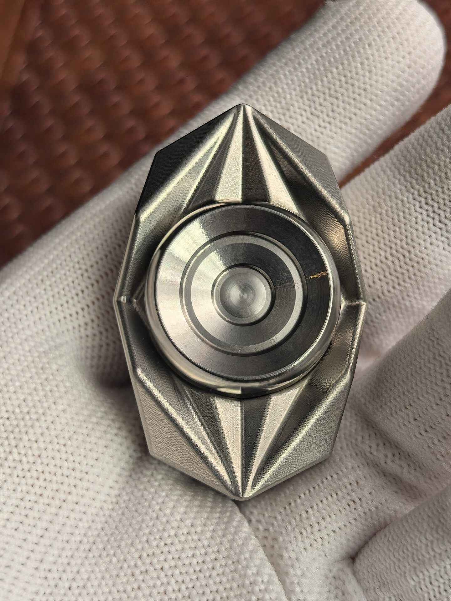Tri-Leaf Crossbone Titanium