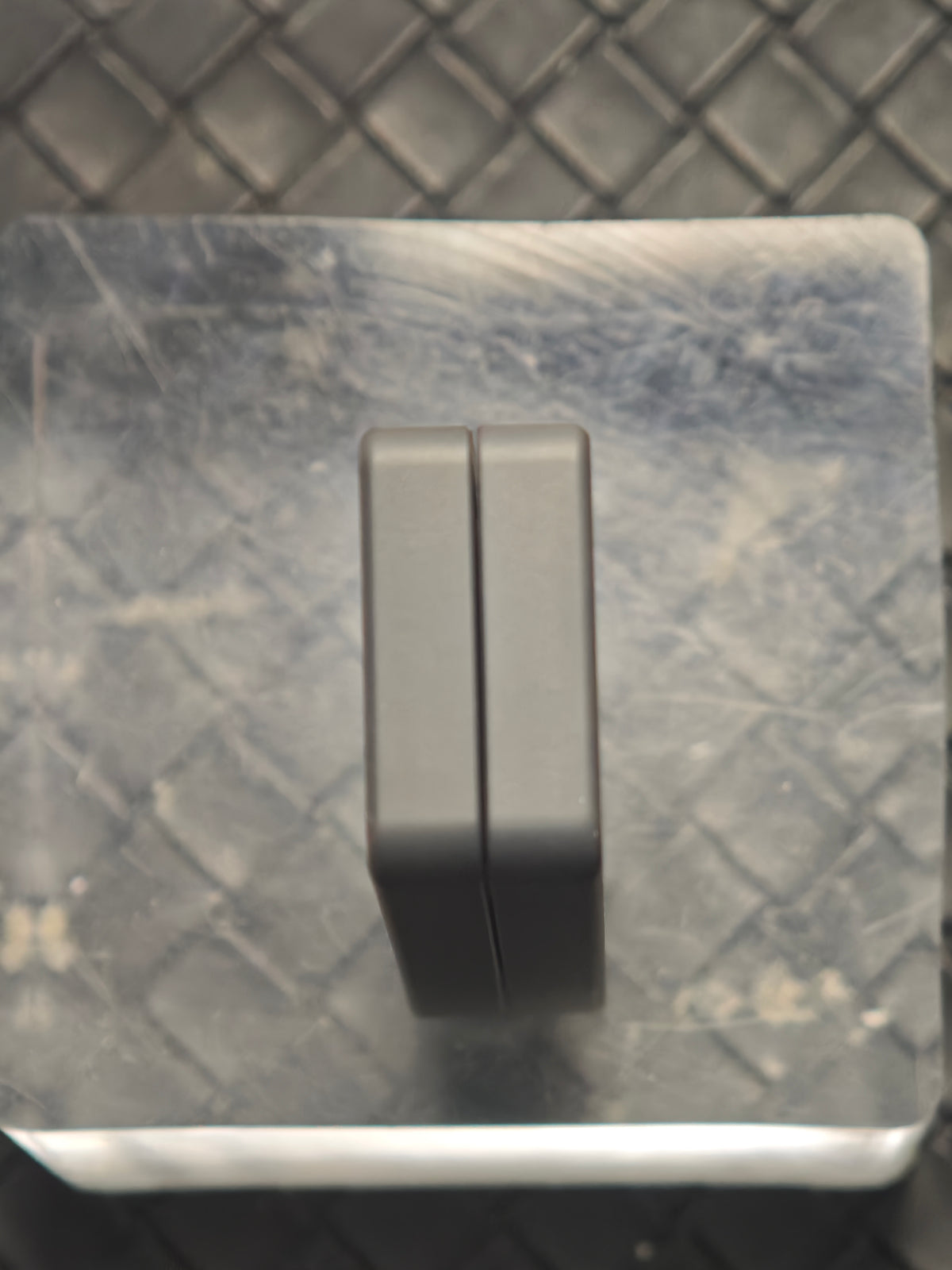 Mute Zirconium