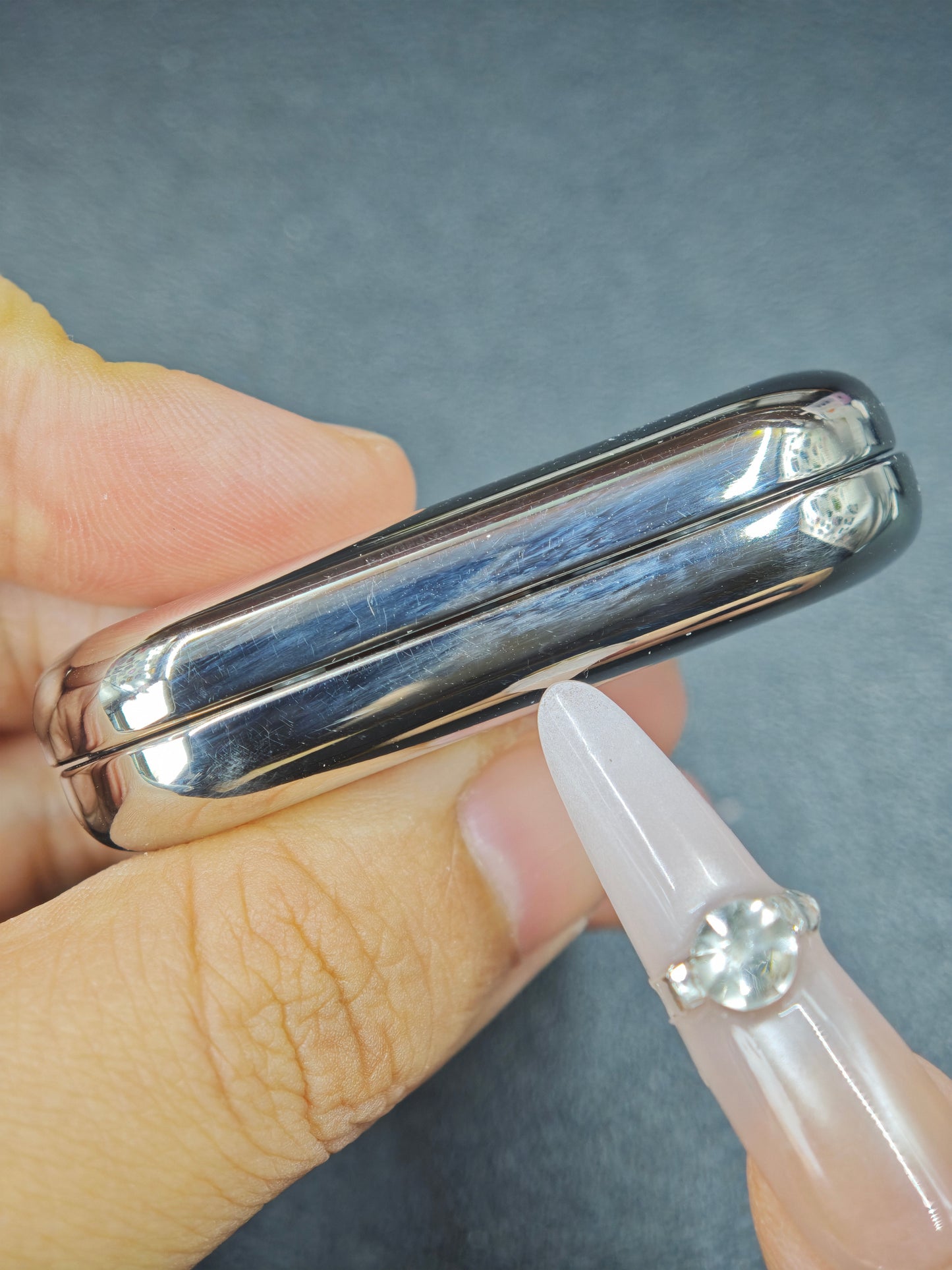 Floating Cloud Titanium