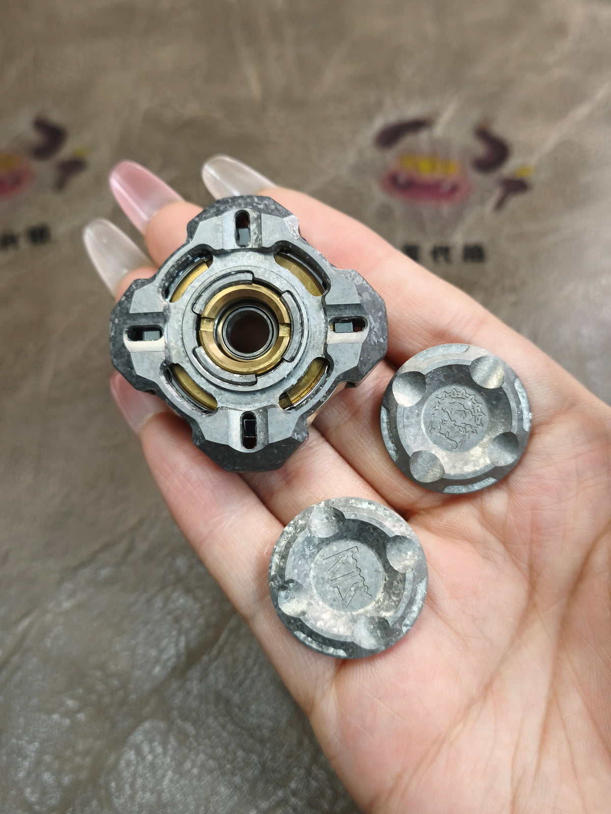 Spinner Crystallized Titanium