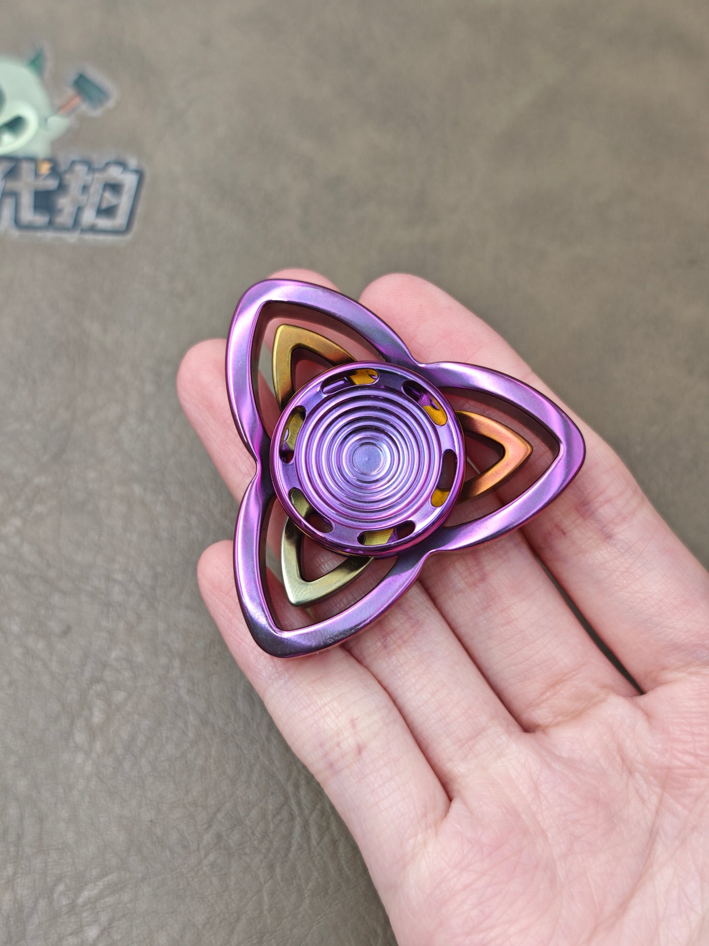 Twin Shadow Zirconium