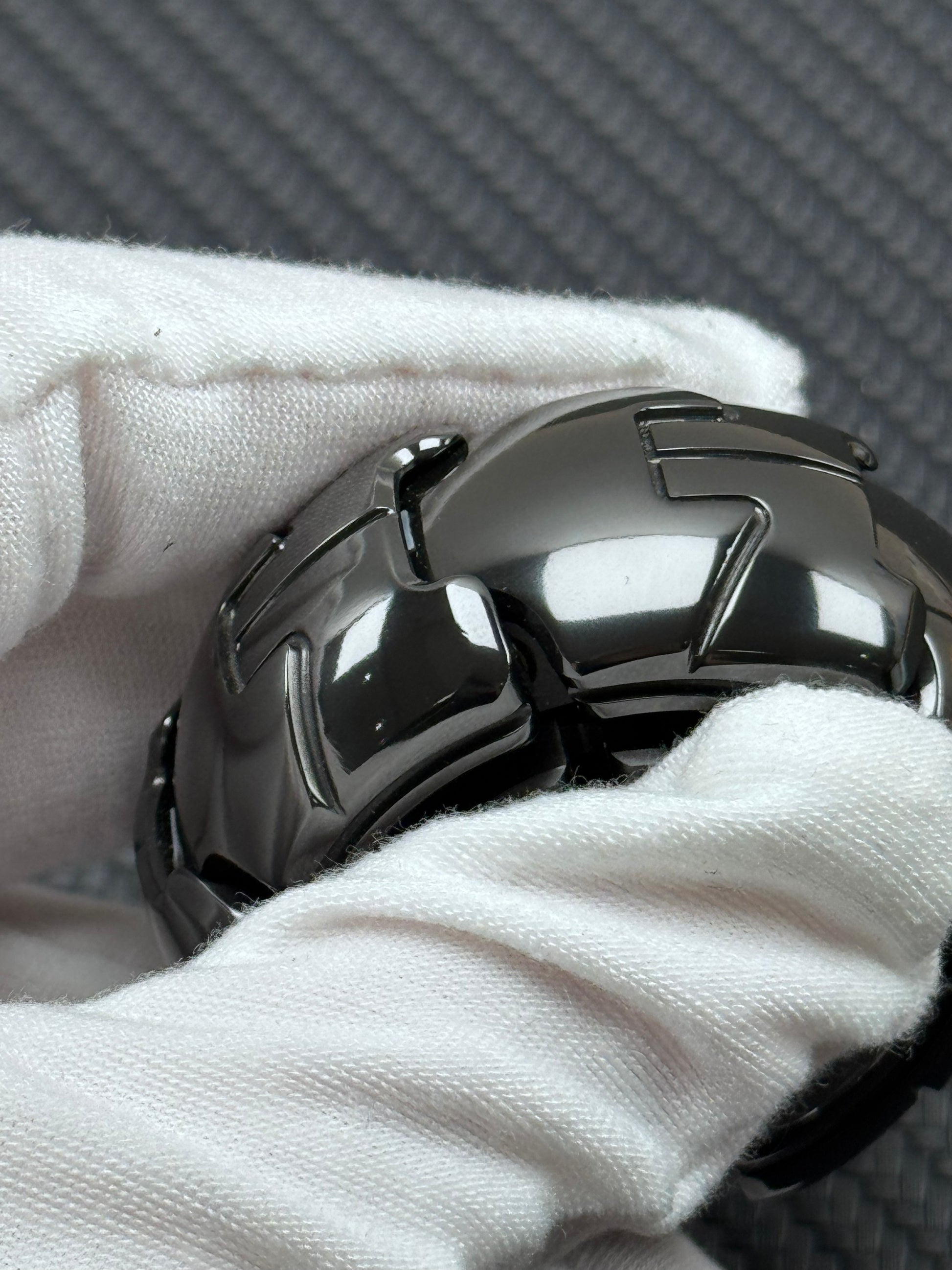 PILLBUG Zirconium
