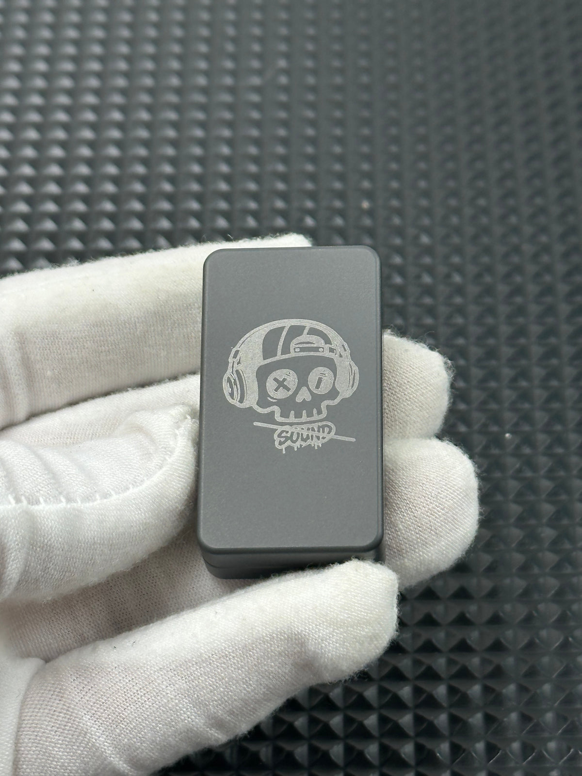 Mute Zirconium