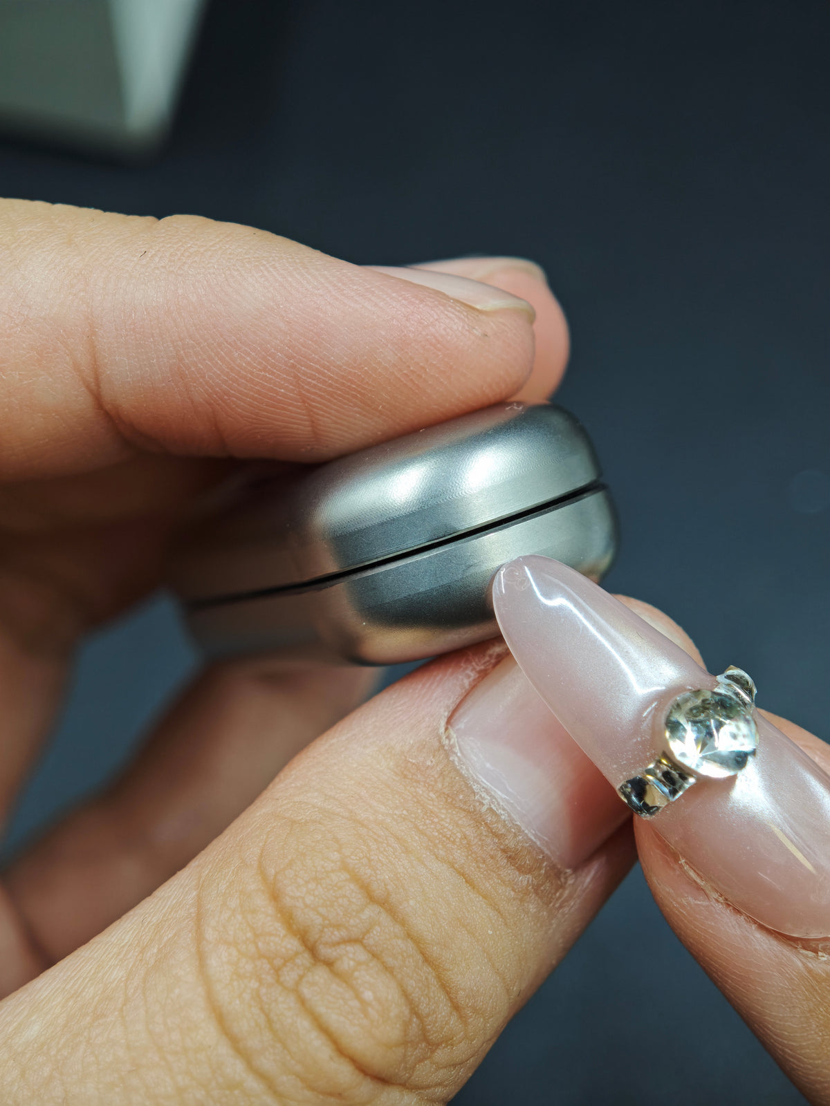 Floating Cloud Titanium