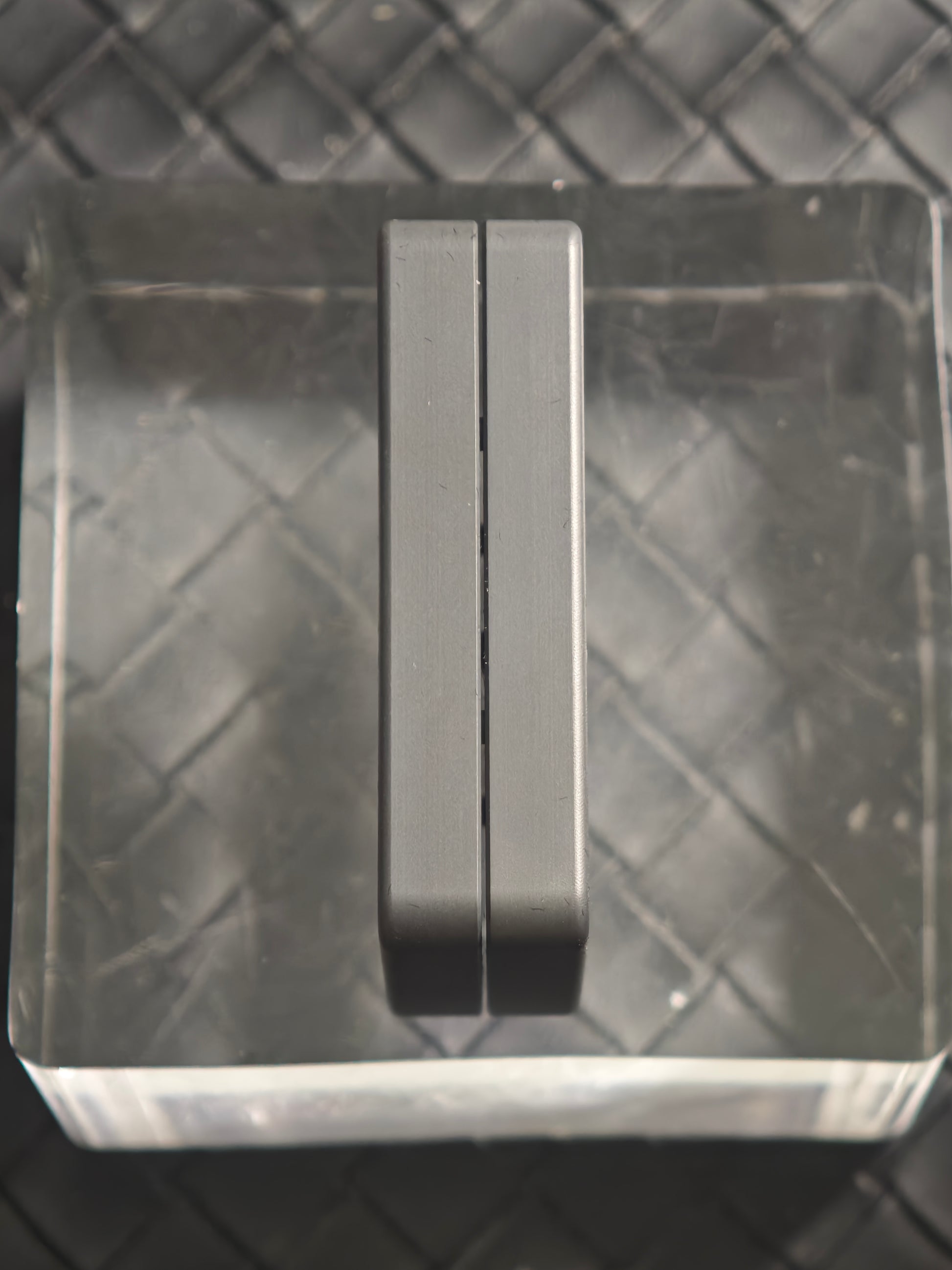 Mute Zirconium