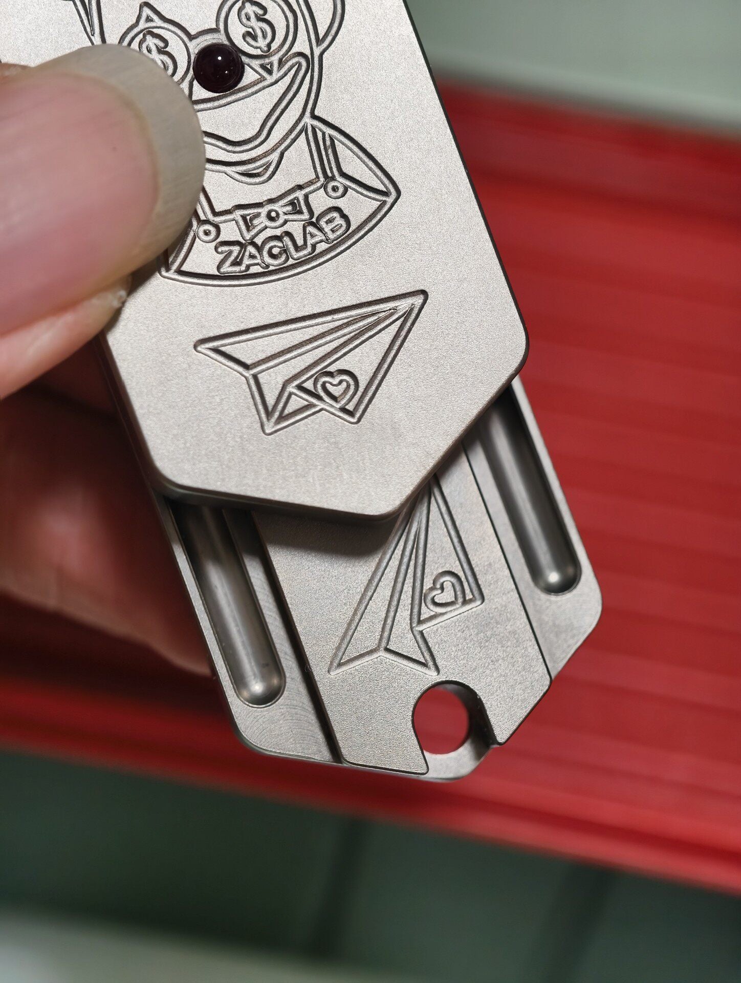 Plane Titanium