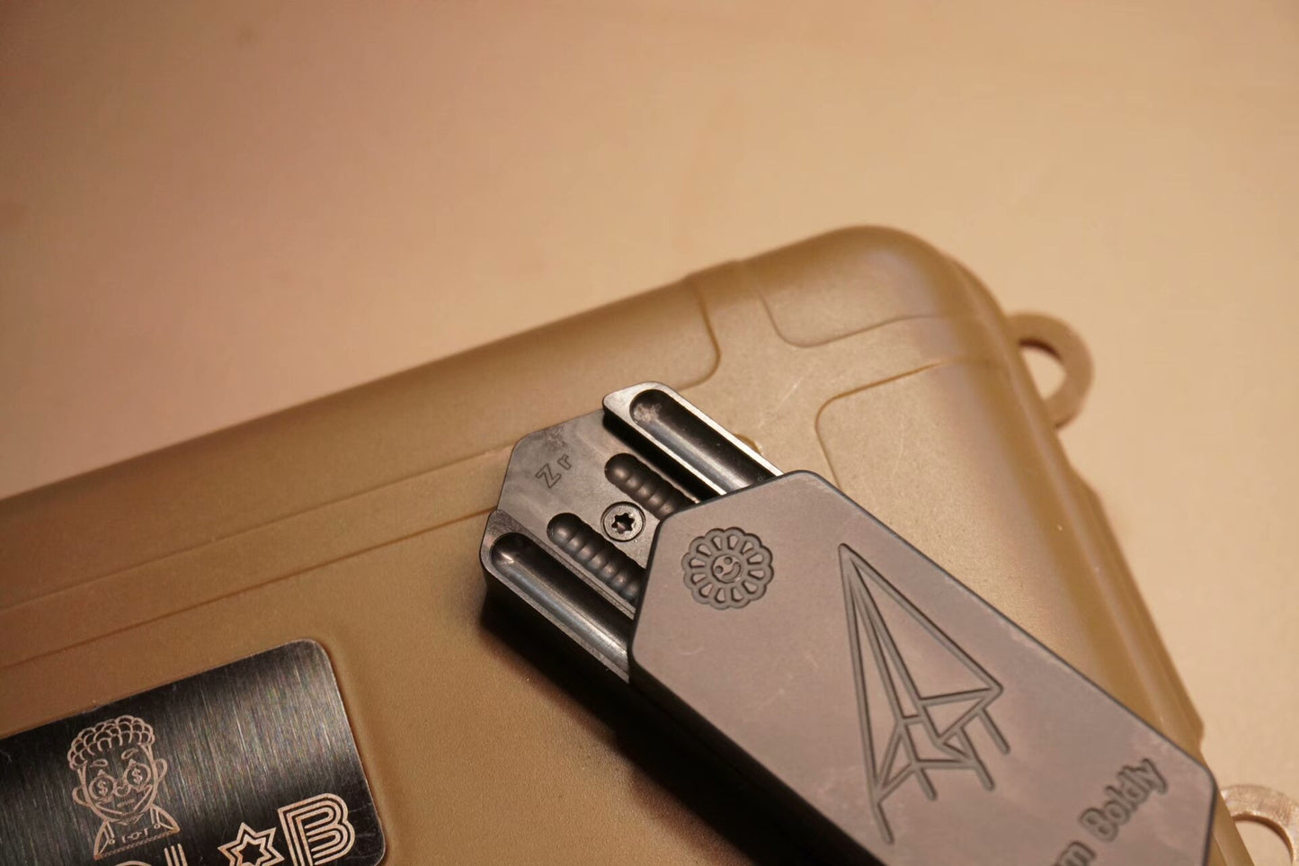 Plane Mini Zirconium