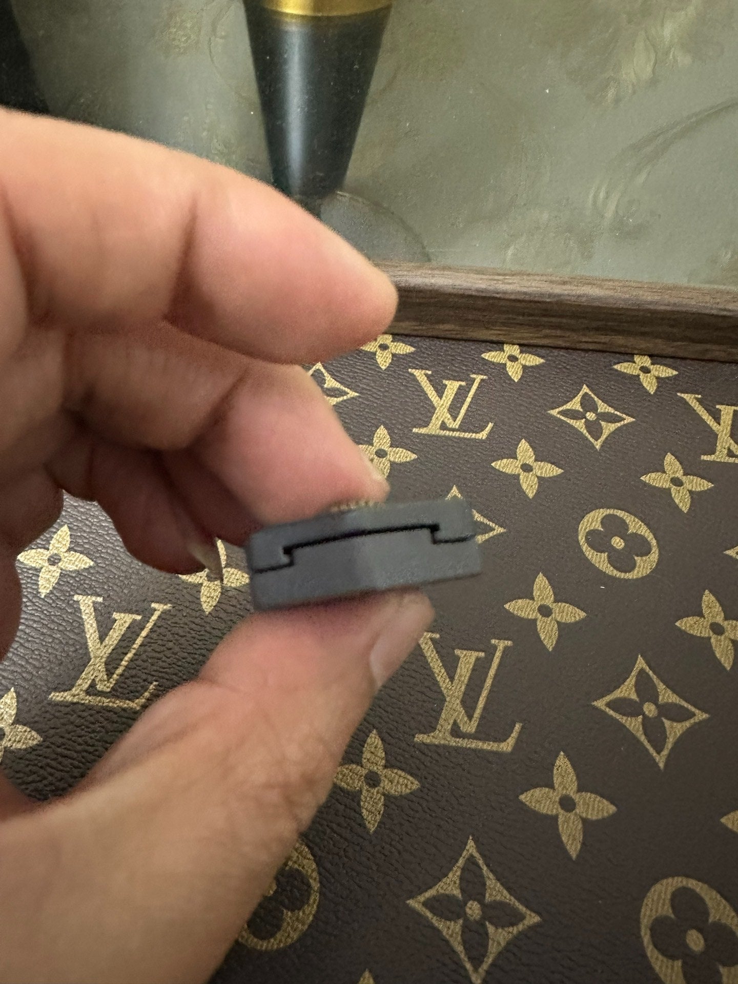 Plane Zirconium Zircuti