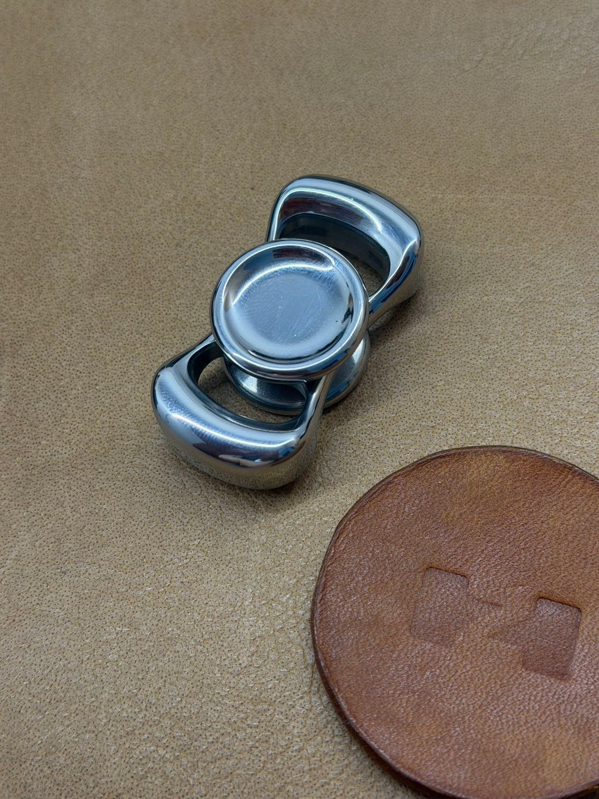 Two-Leaf Horizon Stainless Steel