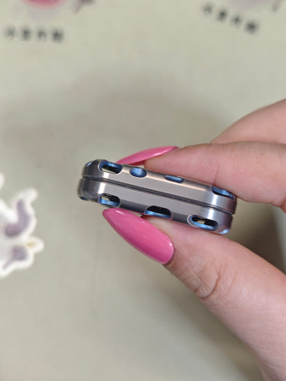 Top B Fingerprint Titanium