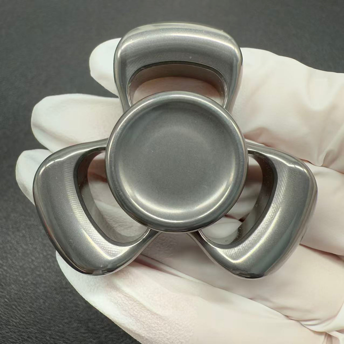 Three-Leaf Horizon Stainless Steel Stonewashed