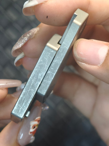 Plane Titanium