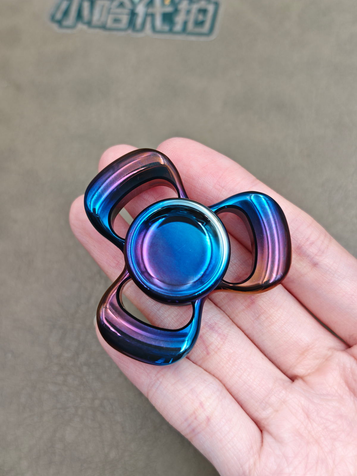 Three-Leaf Horizon Zirconium Oil Slick
