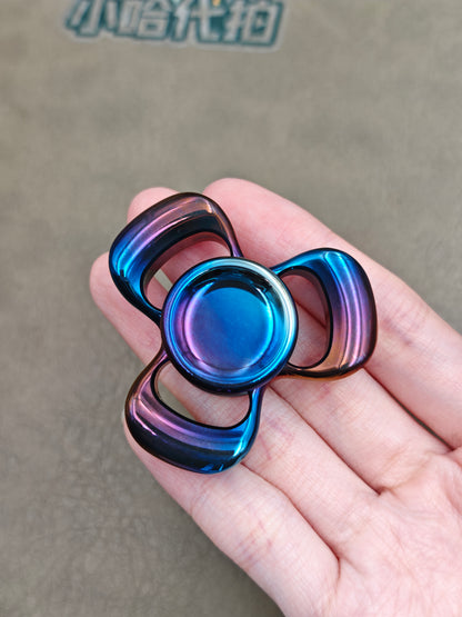 Three-Leaf Horizon Zirconium Oil Slick