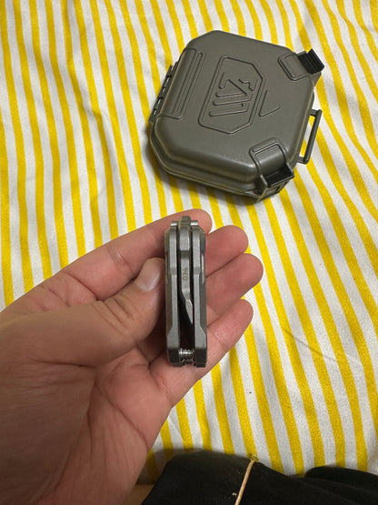 Gloom Folding Titanium