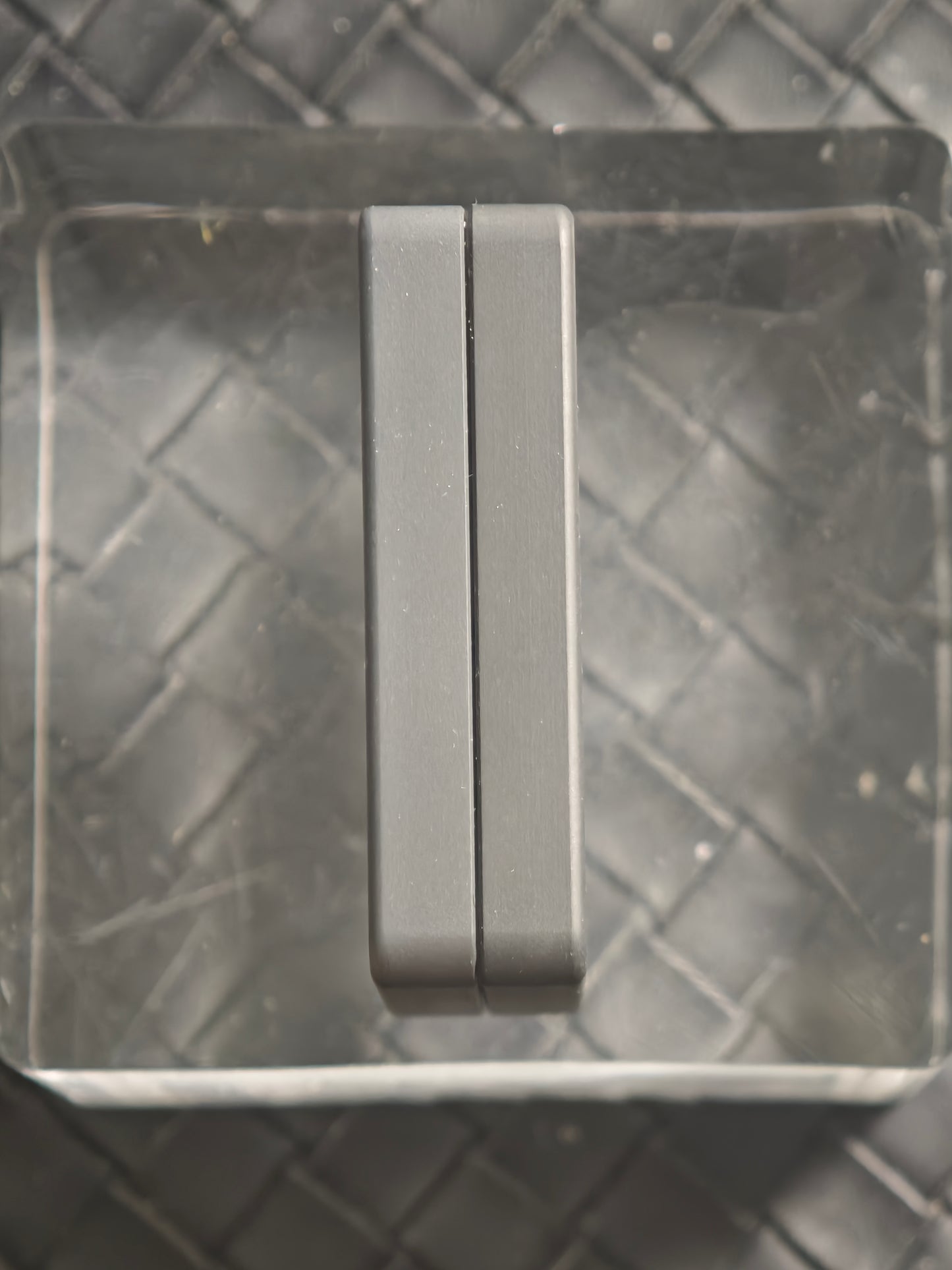 Mute Zirconium