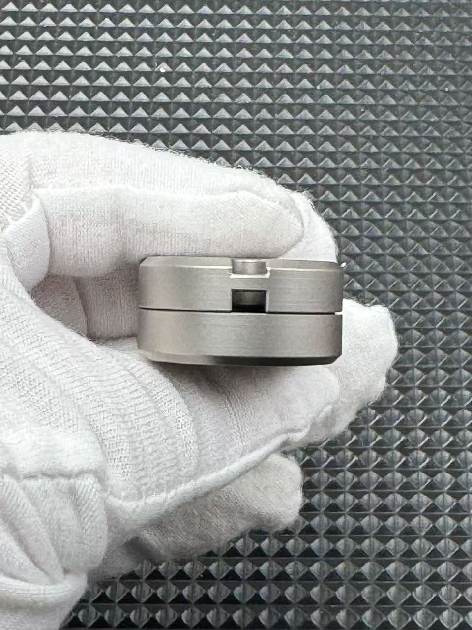 F2 Titanium