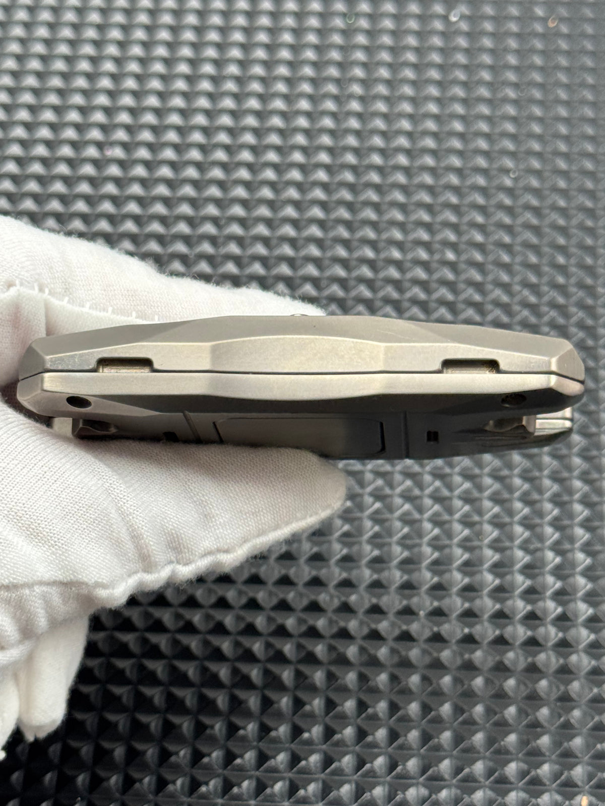 FALCON ESCORT CRUISER Titanium