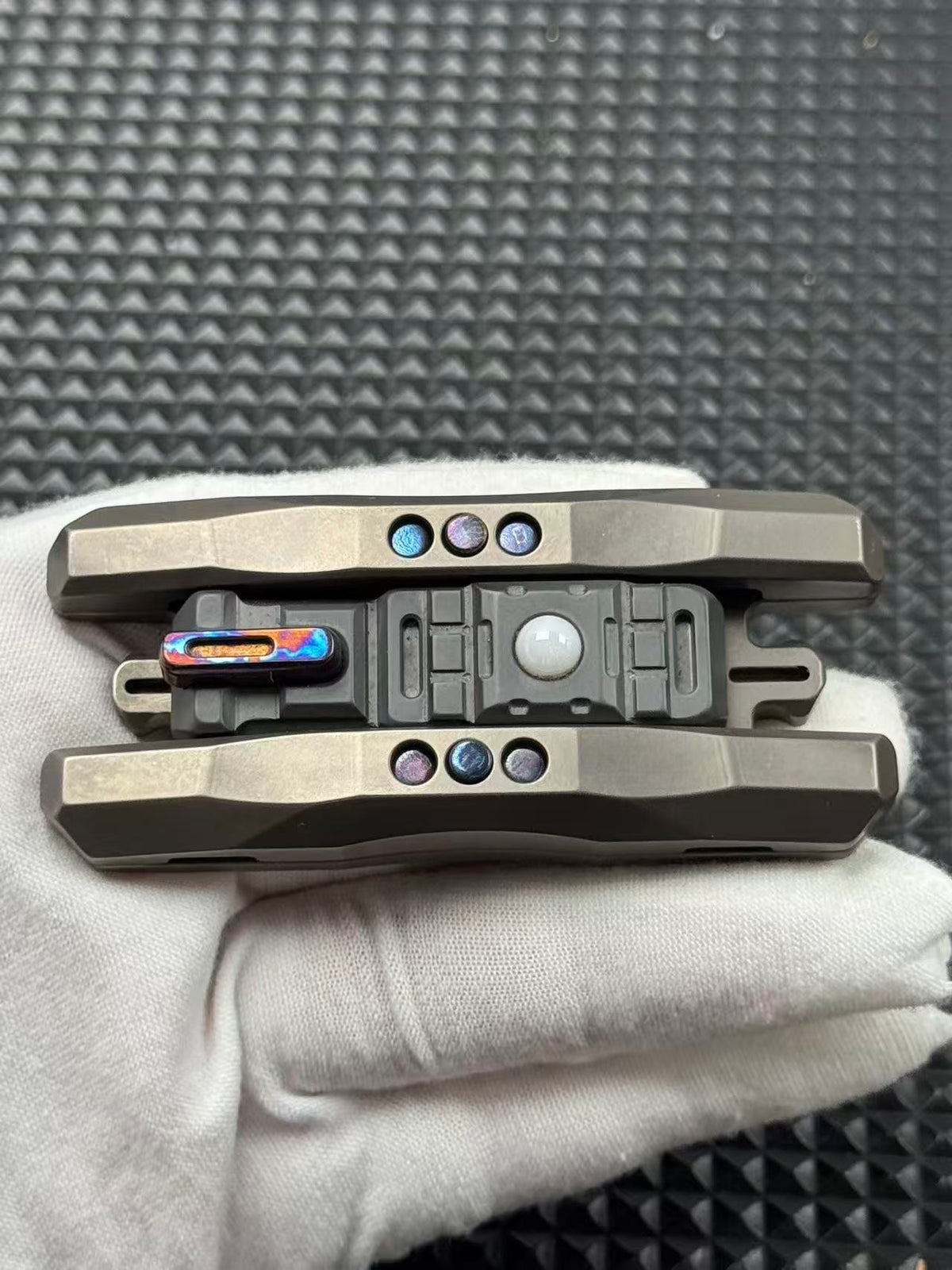 FALCON ESCORT CRUISER Titanium