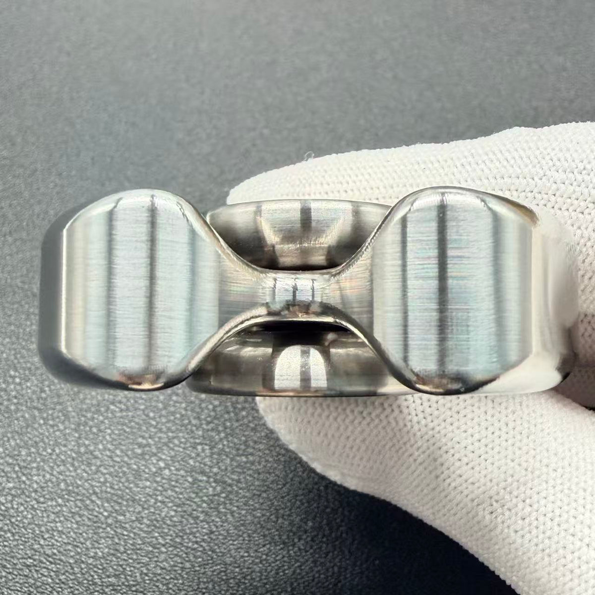 Three-Leaf Horizon Stainless Steel