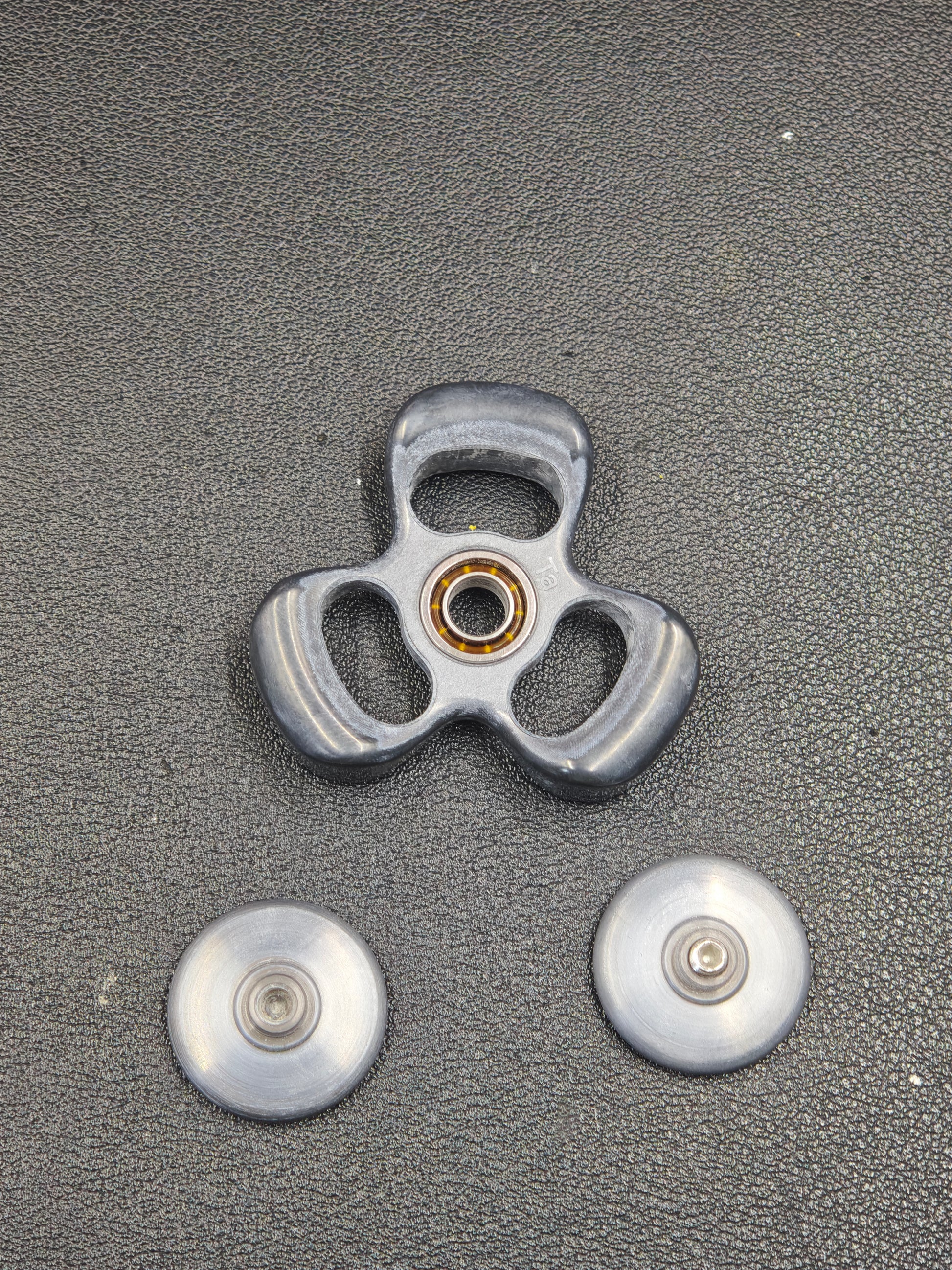 Three-Leaf Horizon Tantalum