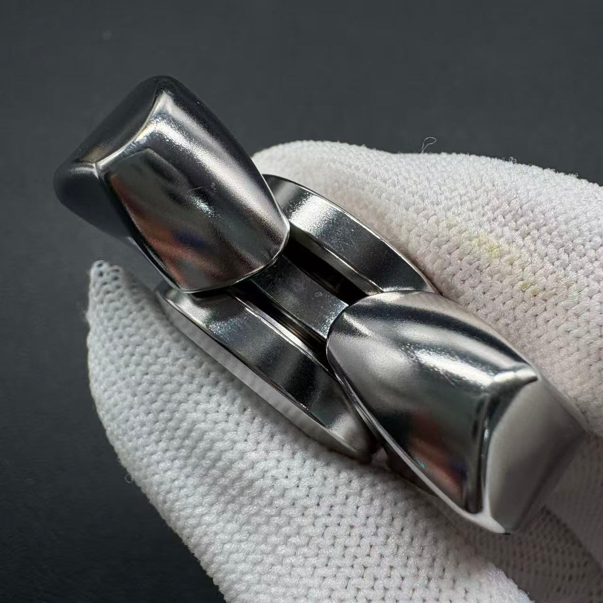 Zhen Stainless Steel Stonewashed