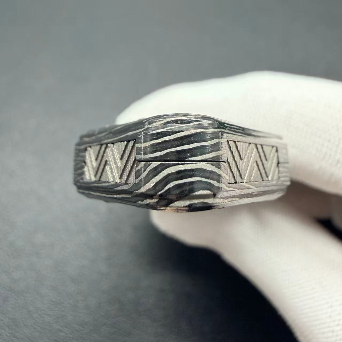 Aroundight Zircuti