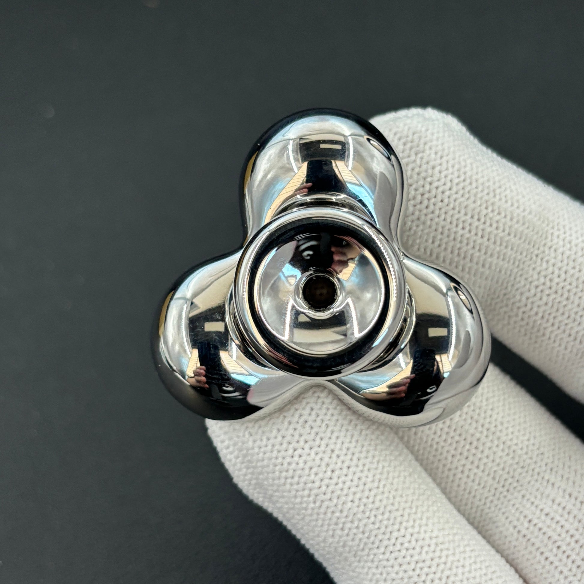 Three-Leaf Cell Stainless Steel Polished