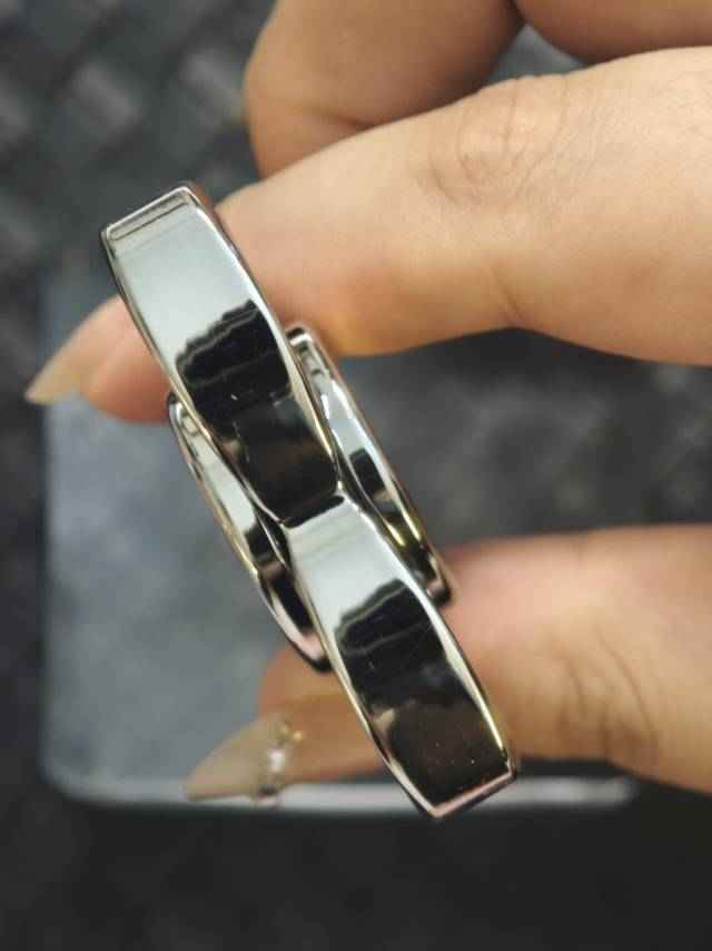 Twin Shadow Stainless Steel