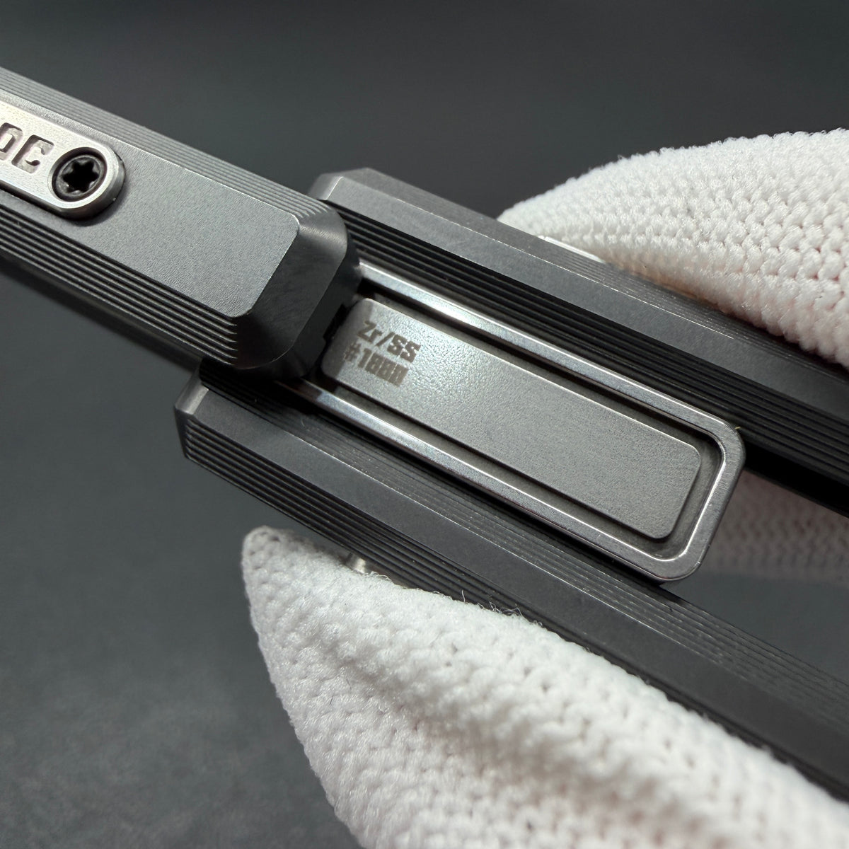 X Lock Zirconium
