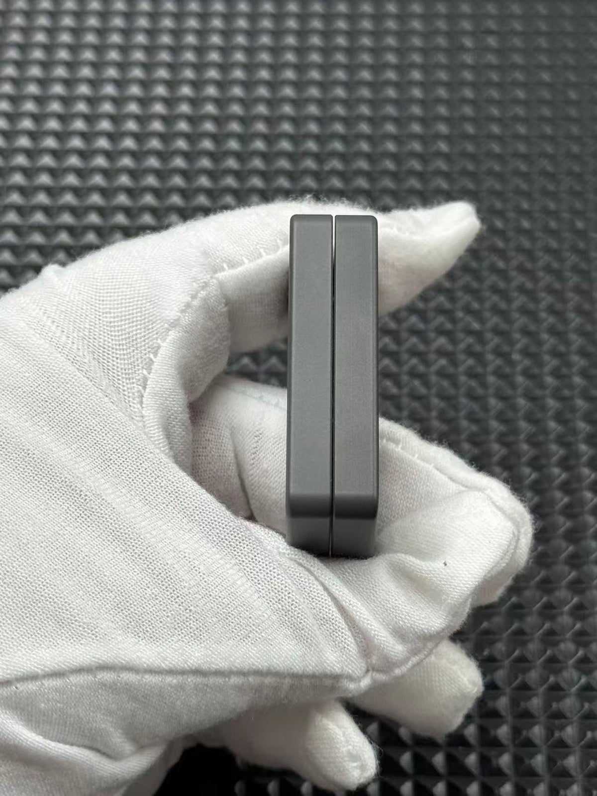Mute Zirconium