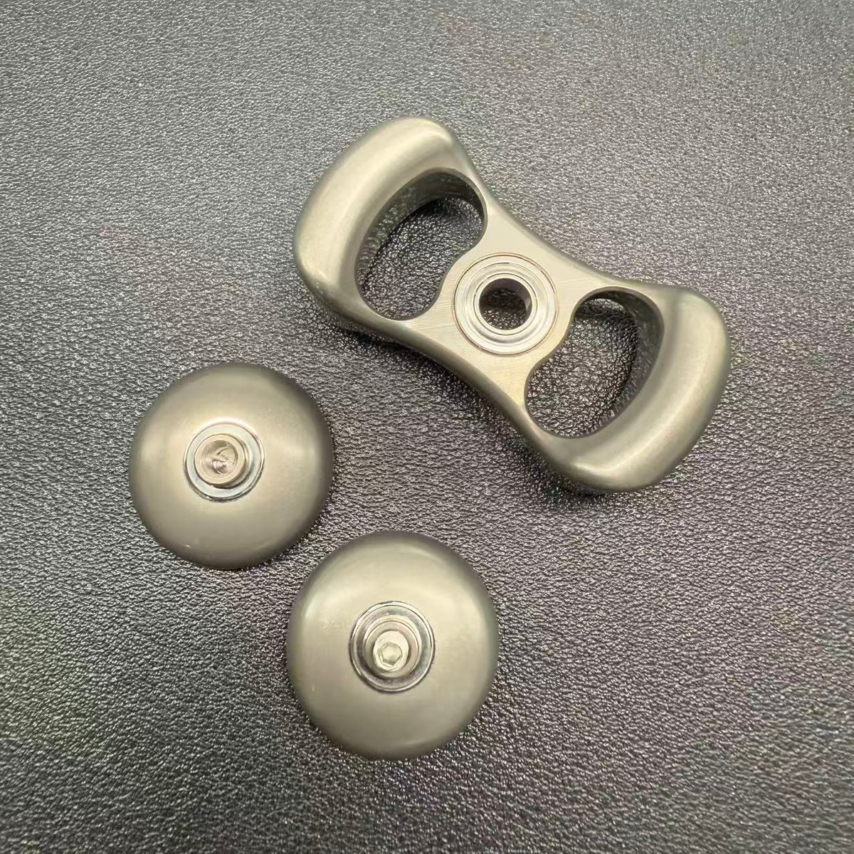 Two-Leaf Horizon Mega Titanium Stonewashed