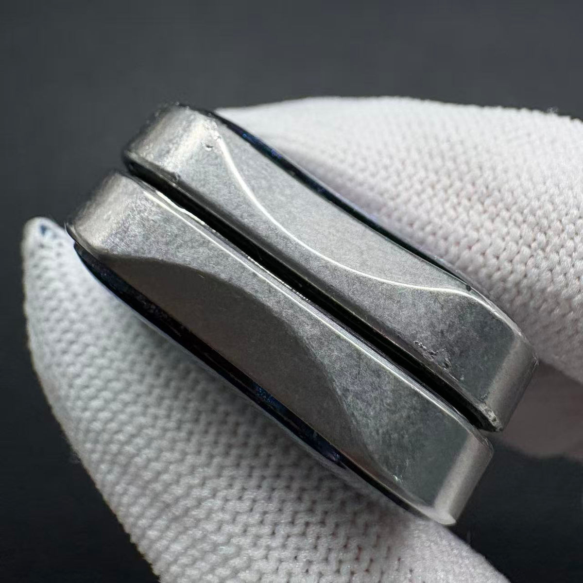 Aura Sand Stainless Steel