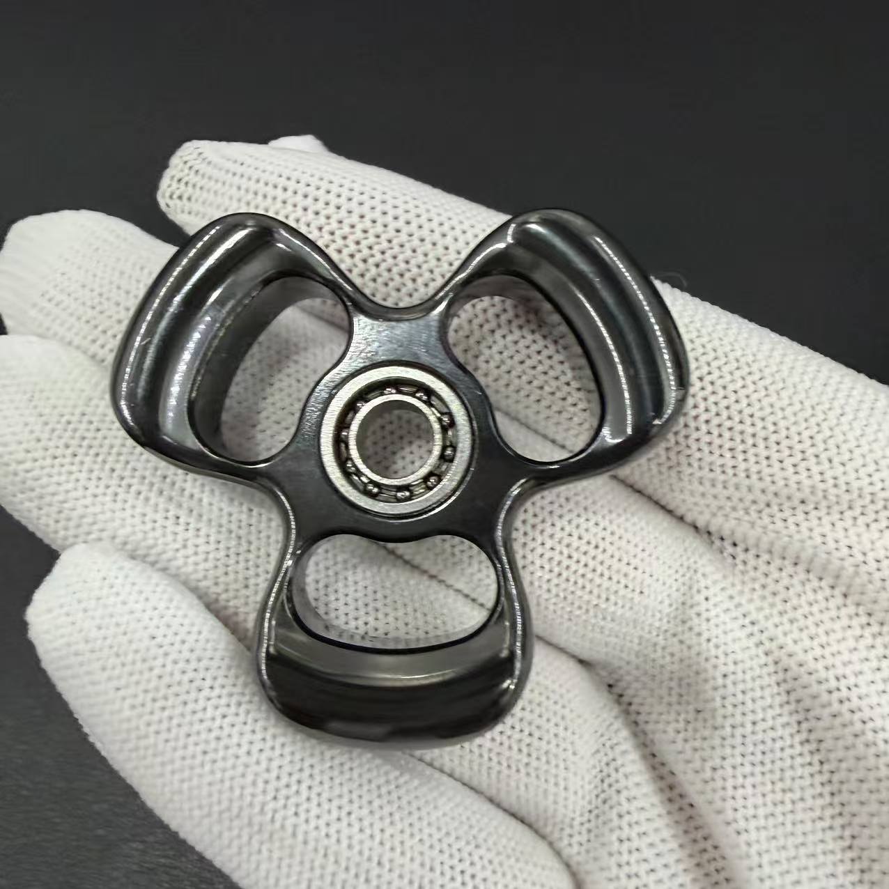 Three-Leaf Horizon Zirconium